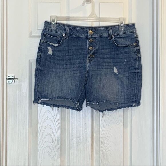 Maurice’s Distressed Button Fly Jean Shorts Size 14 - Picture 8 of 9